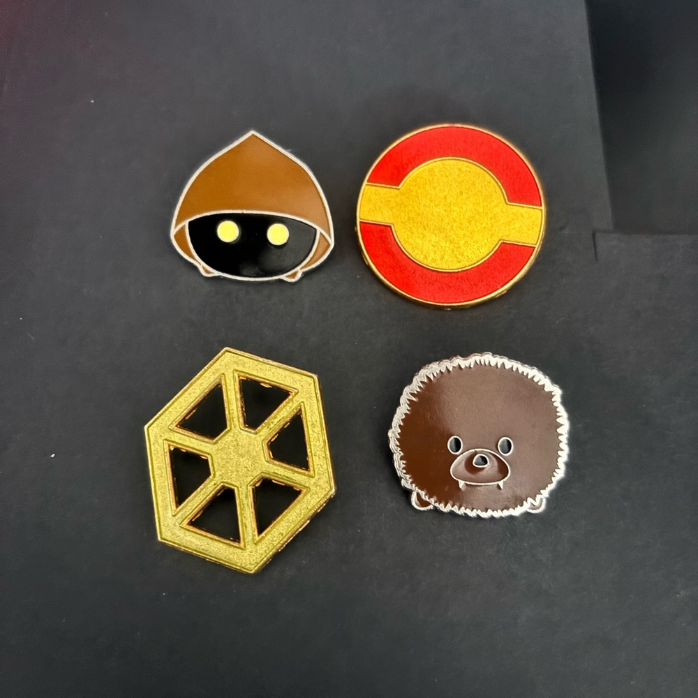 Disney Star Wars Themed trading Pin Set - Brown, Gold, Red